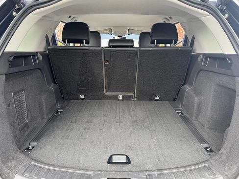 Used 2019 Land Rover Discovery Sport SE image 13