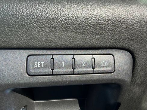 Used 2015 GMC Sierra 1500 SLT w/ SLT Crew Cab Value Package AWD/4WD image 24