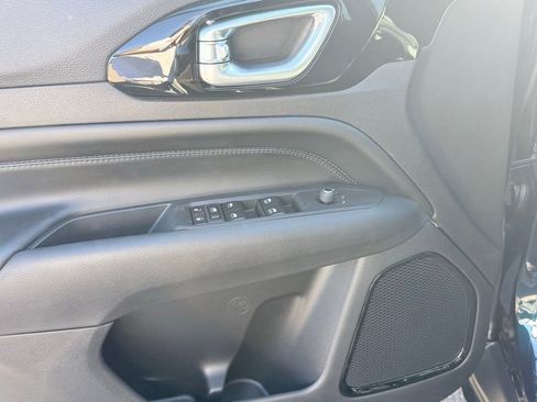 New 2026 Jeep Compass Latitude image 11