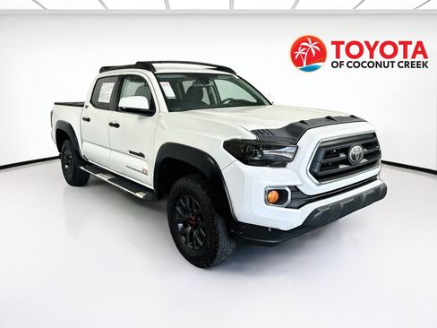 Used 2020 Toyota Tacoma SR5 RWD image 1
