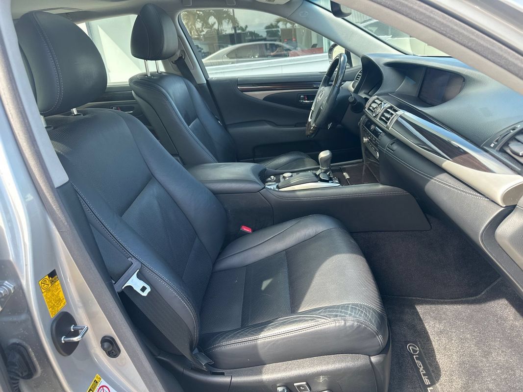 Used 2014 Lexus LS 460 w/ Comfort Package RWD image 31