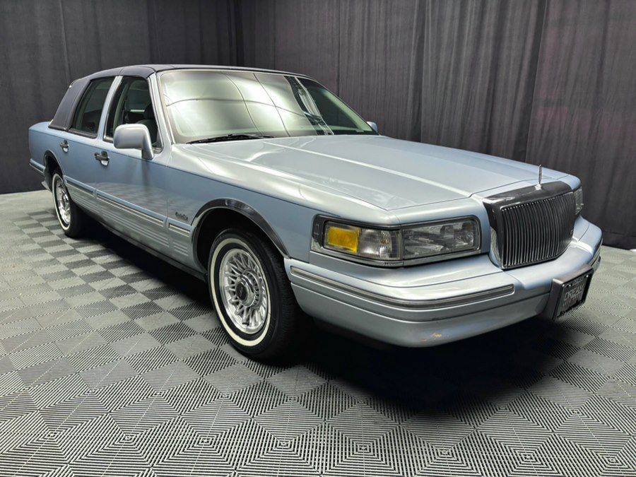 Used 1997 Lincoln Town Car Executive RWD image 8