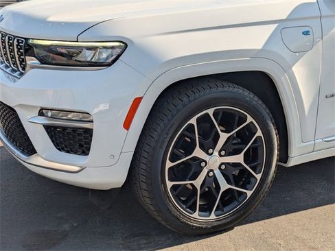 Used 2024 Jeep Grand Cherokee Summit image 8