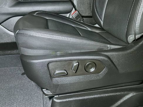 Used 2023 GMC Yukon Denali AWD/4WD image 18