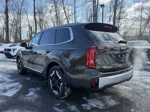 Used 2024 Kia Telluride S w/ S Sunroof Package image 3