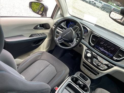 Used 2021 Chrysler Pacifica Touring w/ Cold Weather Group AWD/4WD image 24