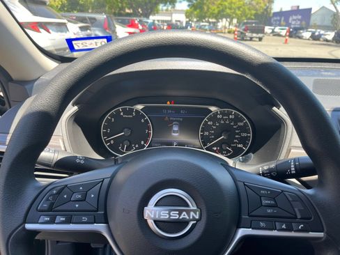 Used 2025 Nissan Altima 2.5 SV FWD image 23