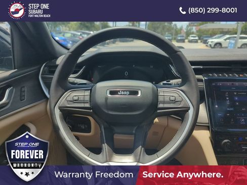 Used 2023 Jeep Grand Cherokee L Limited w/ Luxury Tech Group II AWD/4WD image 17