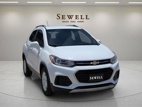 Used 2020 Chevrolet Trax LT w/ Driver Confidence Package FWD image 7