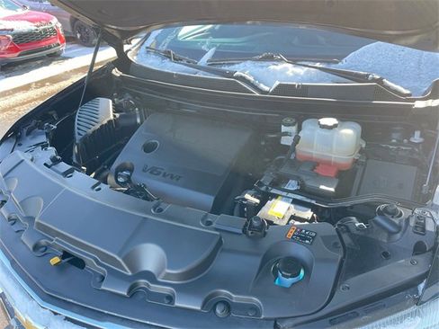 Used 2023 Chevrolet Traverse LT image 28