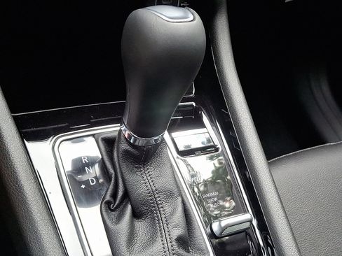 New 2025 Jeep Compass Limited w/ Sun & Sound Group image 9