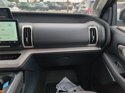 New 2025 Ford Expedition Active image 17