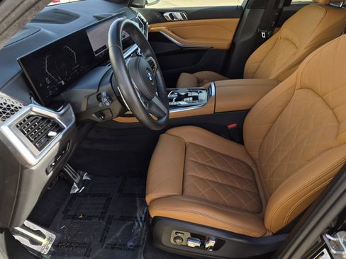Certified 2024 BMW X7 xDrive40i w/ M Sport Package image 30