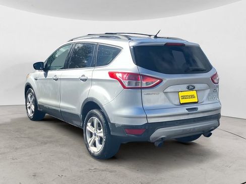 Used 2016 Ford Escape SE w/ Equipment Group 201A image 3
