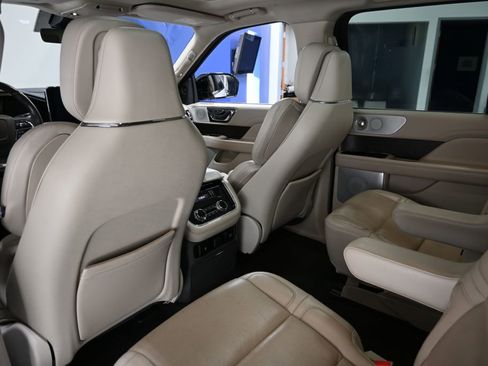 Used 2020 Lincoln Navigator Reserve w/ Luxury Package image 13