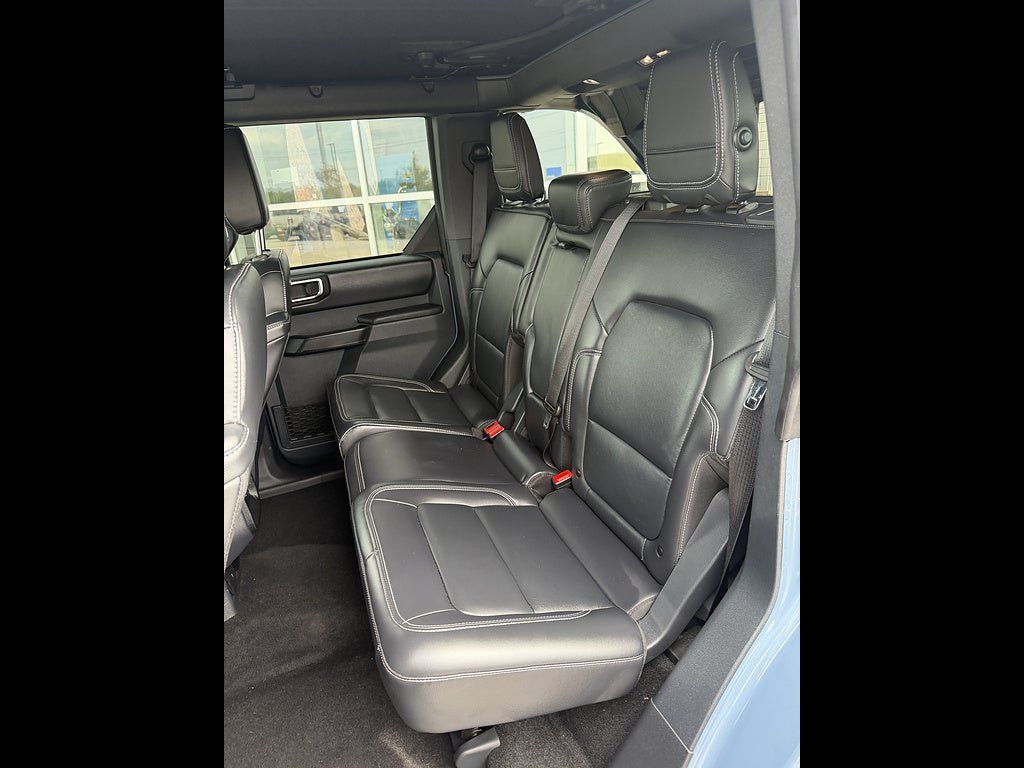 Used 2025 Ford Bronco Outer Banks AWD/4WD image 15