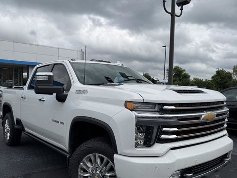 Used 2021 Chevrolet Silverado 3500 High Country w/ Z71 Off-Road Package AWD/4WD image 2