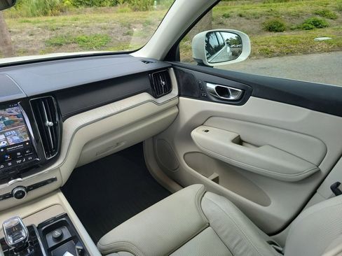 Certified 2023 Volvo XC60 B5 Ultimate w/ Climate Package AWD/4WD image 17