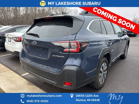Used 2025 Subaru Outback Premium image 8