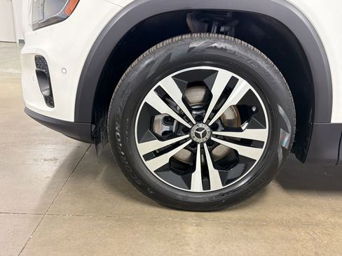 Used 2025 Mercedes-Benz GLB 250 image 11