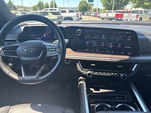 Used 2025 Chevrolet Tahoe Z71 AWD/4WD image 17