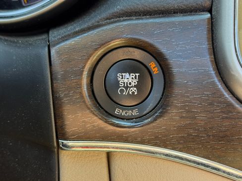 Used 2015 Jeep Grand Cherokee Limited w/ Luxury Group II AWD/4WD image 28
