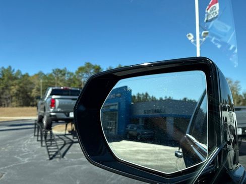 Used 2025 GMC Yukon XL Denali image 36