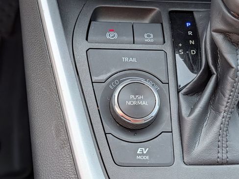 Used 2022 Toyota RAV4 SE w/ Convenience Package AWD/4WD image 18
