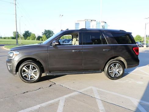 Used 2022 Ford Expedition Limited AWD/4WD image 3