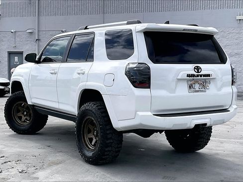 Used 2022 Toyota 4Runner SR5 Premium AWD/4WD image 4