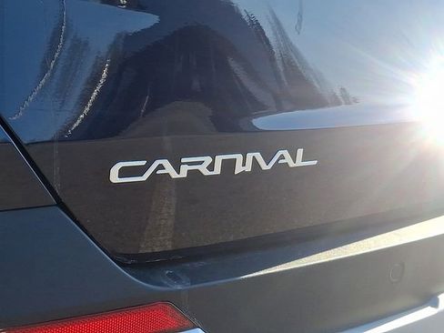 Used 2025 Kia Carnival image 33