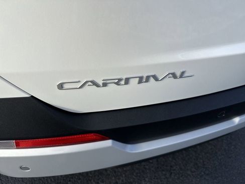 New 2026 Kia Carnival EX FWD image 7