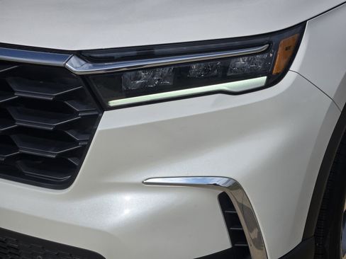 Used 2025 Honda Pilot EX-L image 9