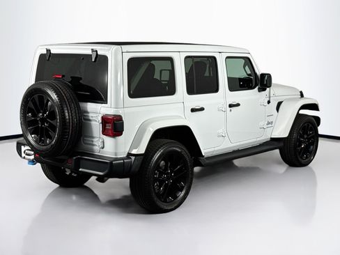 Used 2023 Jeep Wrangler Unlimited Sahara w/ Cold Weather Group AWD/4WD image 11