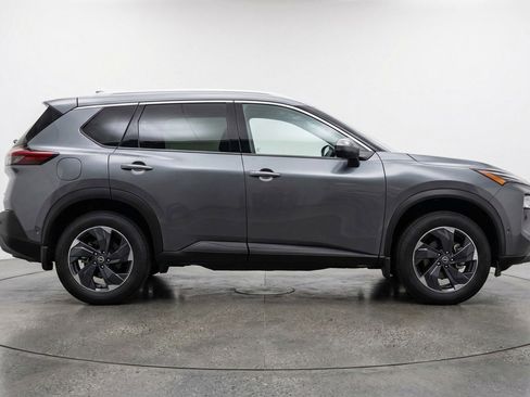 Used 2025 Nissan Rogue SV image 11