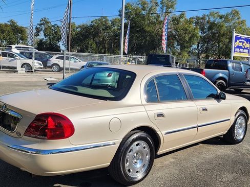Used 2001 Lincoln Continental image 14