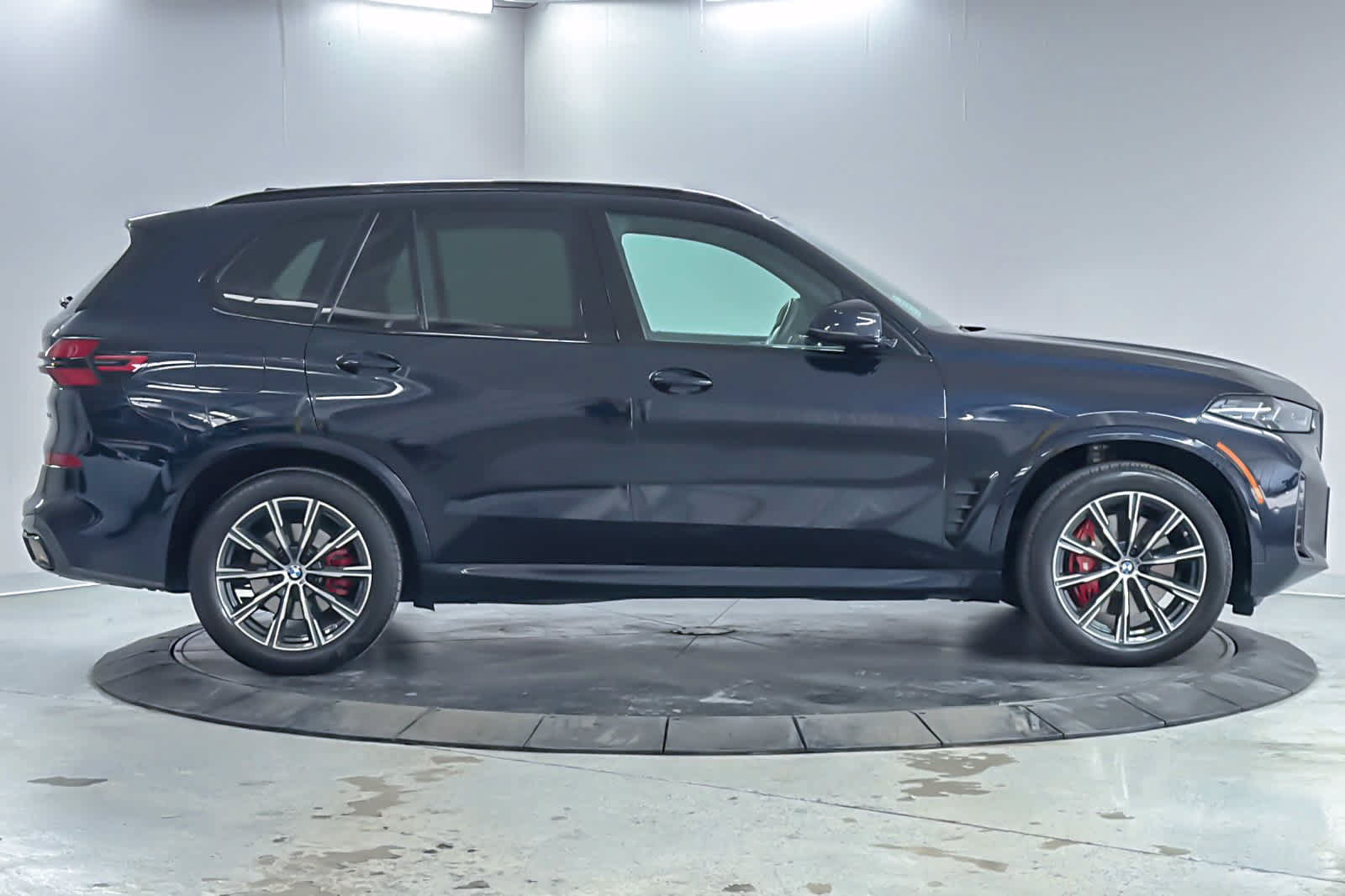 Used 2024 BMW X5 xDrive40i w/ M Sport Package AWD/4WD image 8