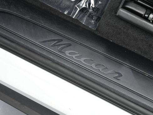 Certified 2023 Porsche Macan AWD/4WD image 27