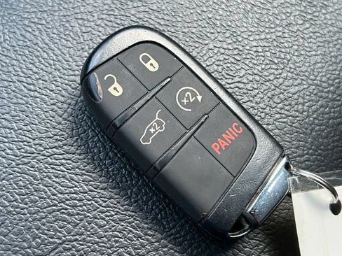 Used 2021 Jeep Compass Latitude AWD/4WD image 11