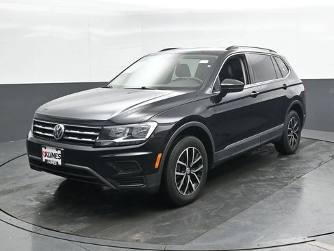 Used 2021 Volkswagen Tiguan SE image 6