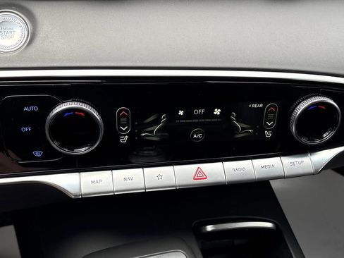 Used 2025 Genesis GV70 2.5T image 17