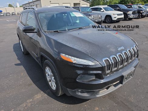 Used 2018 Jeep Cherokee Latitude w/ Safety Group AWD/4WD image 1