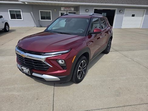 Used 2025 Chevrolet TrailBlazer LT image 1
