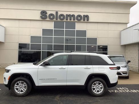 Certified 2023 Jeep Grand Cherokee Laredo w/ Trailer Tow Prep Group (B) image 1