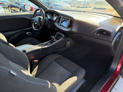 Used 2021 Dodge Challenger SXT image 16