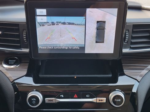 Used 2023 Ford Explorer Limited AWD/4WD image 21