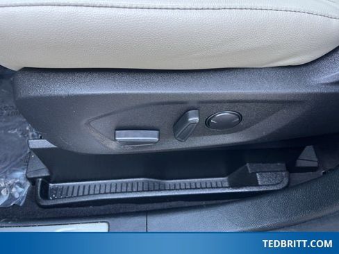 Used 2022 Ford Edge Titanium w/ Class II Trailer Tow Package image 43