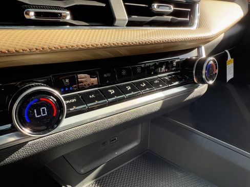 New 2026 Chevrolet Equinox ACTIV w/ Convenience Package III image 16