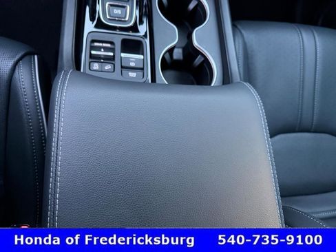 Used 2025 Honda Pilot Elite image 30