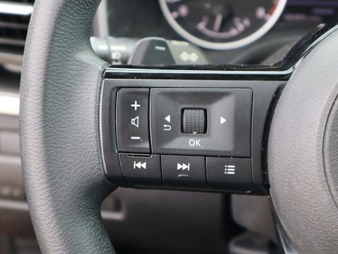 Used 2022 Nissan Rogue SV FWD image 12